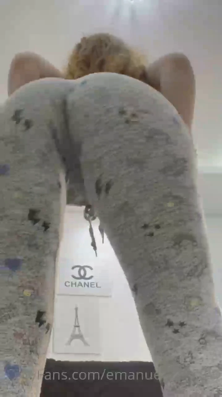Emanuelly Raquel pulled her pants down and covered her butt