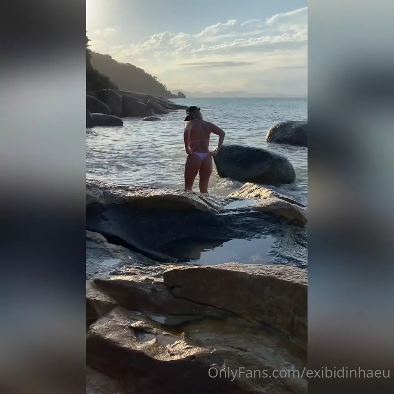 Lais all displayed on the beach enjoying a delicious bath