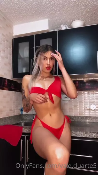 Vale Duarte all voluptuous with red panties rocking in pole dance