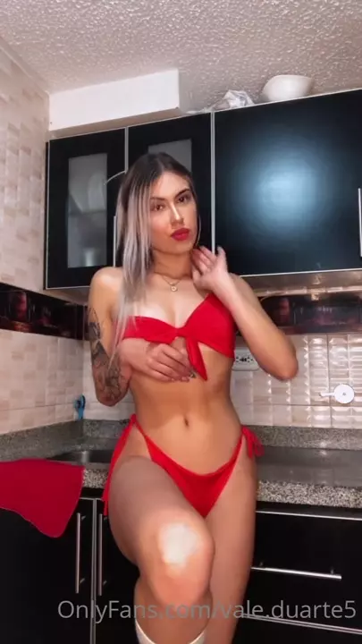Vale Duarte all voluptuous with red panties rocking in pole dance