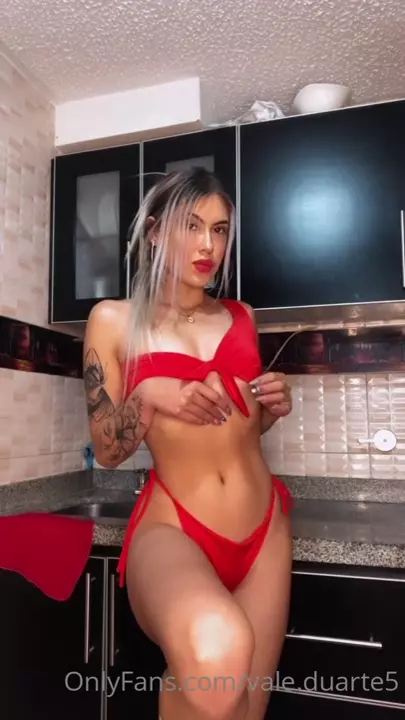 Vale Duarte all voluptuous with red panties rocking in pole dance