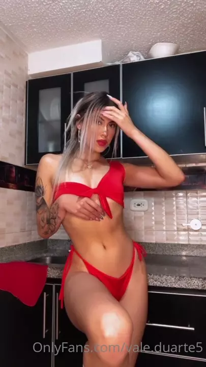 Vale Duarte all voluptuous with red panties rocking in pole dance