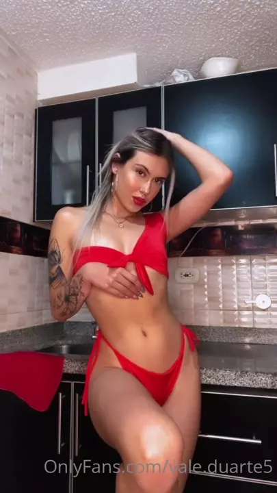 Vale Duarte all voluptuous with red panties rocking in pole dance