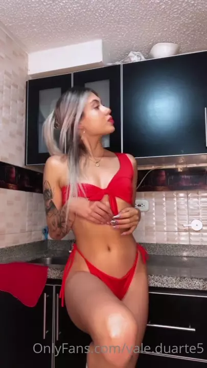 Vale Duarte all voluptuous with red panties rocking in pole dance