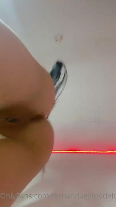 Fernanda Gil recording the pussy very closely