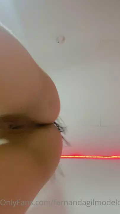 Fernanda Gil recording the pussy very closely