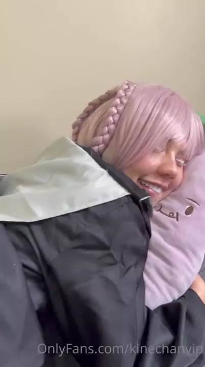 Tiktoker Kinechan showing off his curves on display