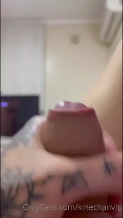 He looked at Kinechan's pussy and was all excited, so she called her to give a fuck