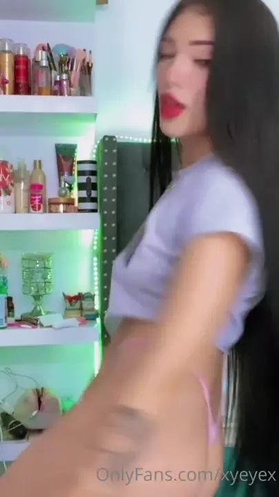 Yeyezinho with the round butt in the Caliente clip