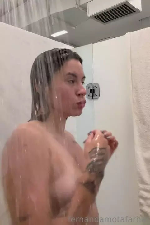 Homemade video of Fernanda Mota naked bathing