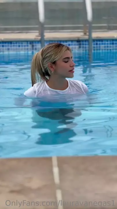 Video by Laura Vanegas all soaked in the pool