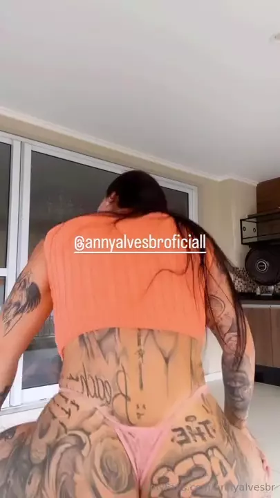 Anny Alves of Pink Panties Rocking with his body
