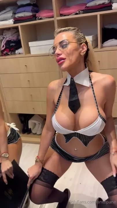 Antonela pane, a hotness, rolling to the floor