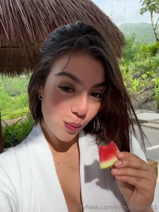Vale CRDILA, the cat with the big tits, is rocking on Onlyfans doing that show with the teat