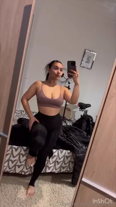 Juliana is an irresistible cat, full of curves and very busty