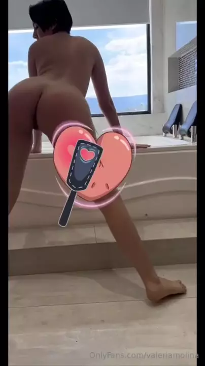 Valeriamolina, the hot, dancing and stirring the butt