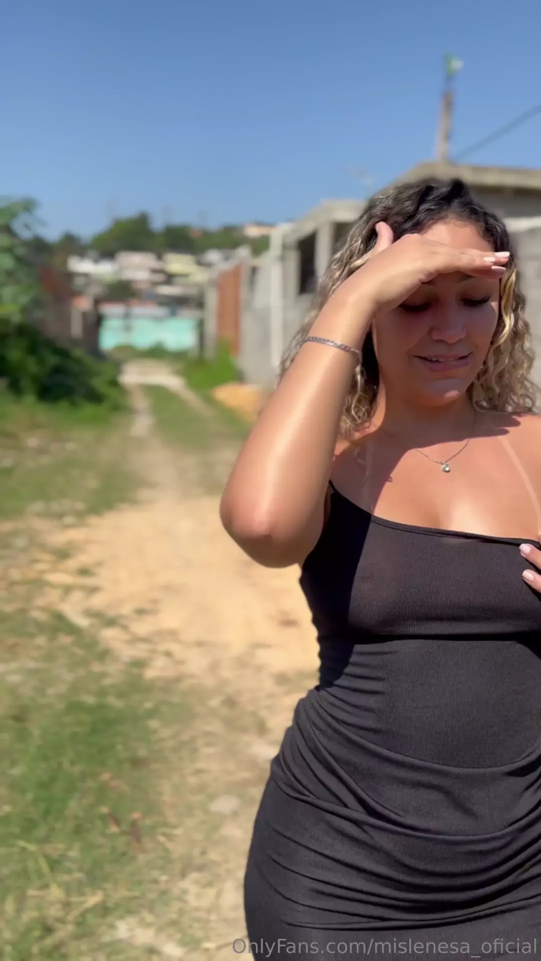 Mislene Sá all beautiful in black dress, playing in the dance