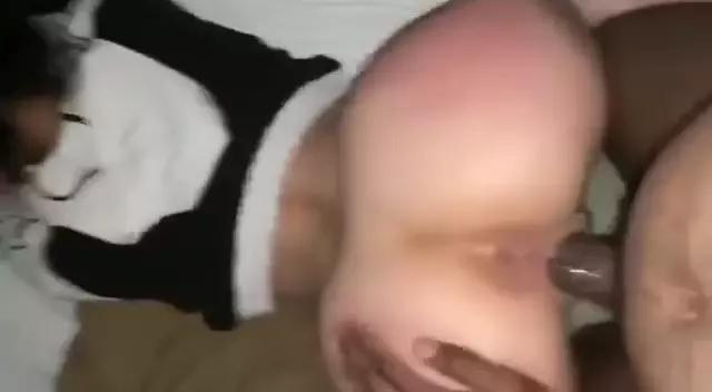 Sn having fun with the prank roll in its immense pussy