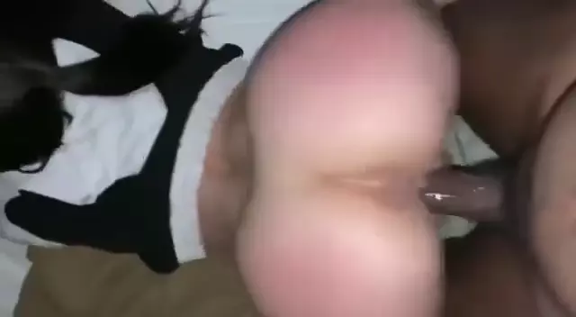 Sn having fun with the prank roll in its immense pussy