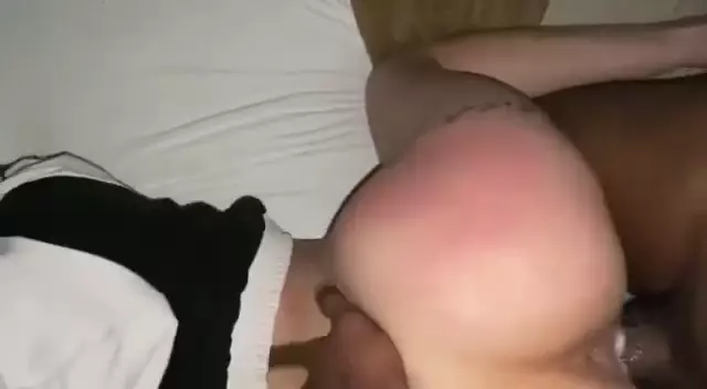 Sn having fun with the prank roll in its immense pussy