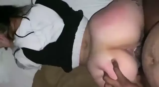 Sn having fun with the prank roll in its immense pussy