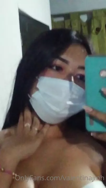 Valentina Olivar mask in the Onlyfans video is pure temptation