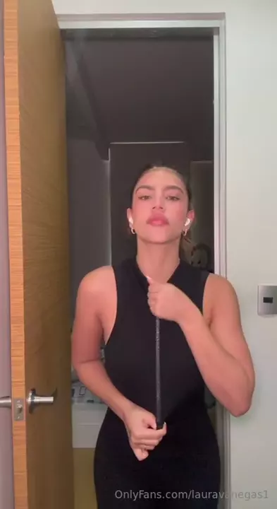 Laura Vanegas undressing and showing off her amazing body