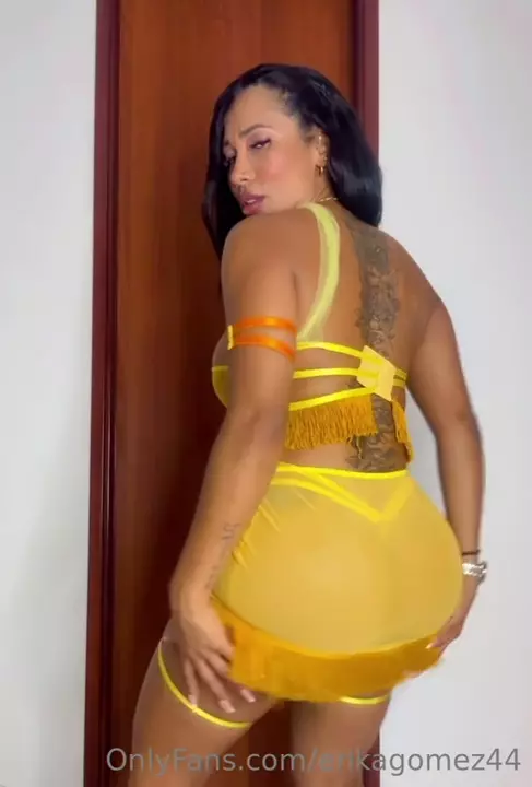 Erika Gomez, the delight naughty with a big ass, rocks the dance