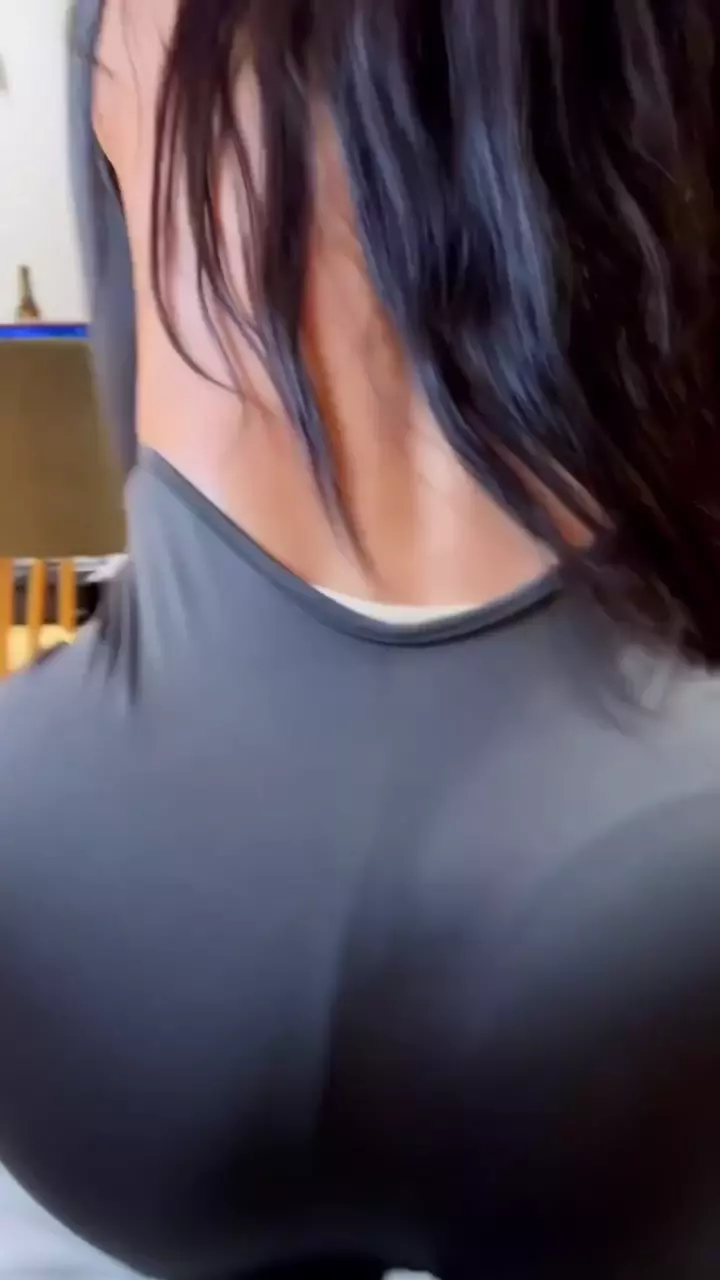 Patricia Castillo with a very tight legging