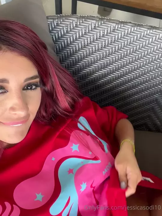 Bold cat of those, Jessica Sodi is showing herself with all her charm