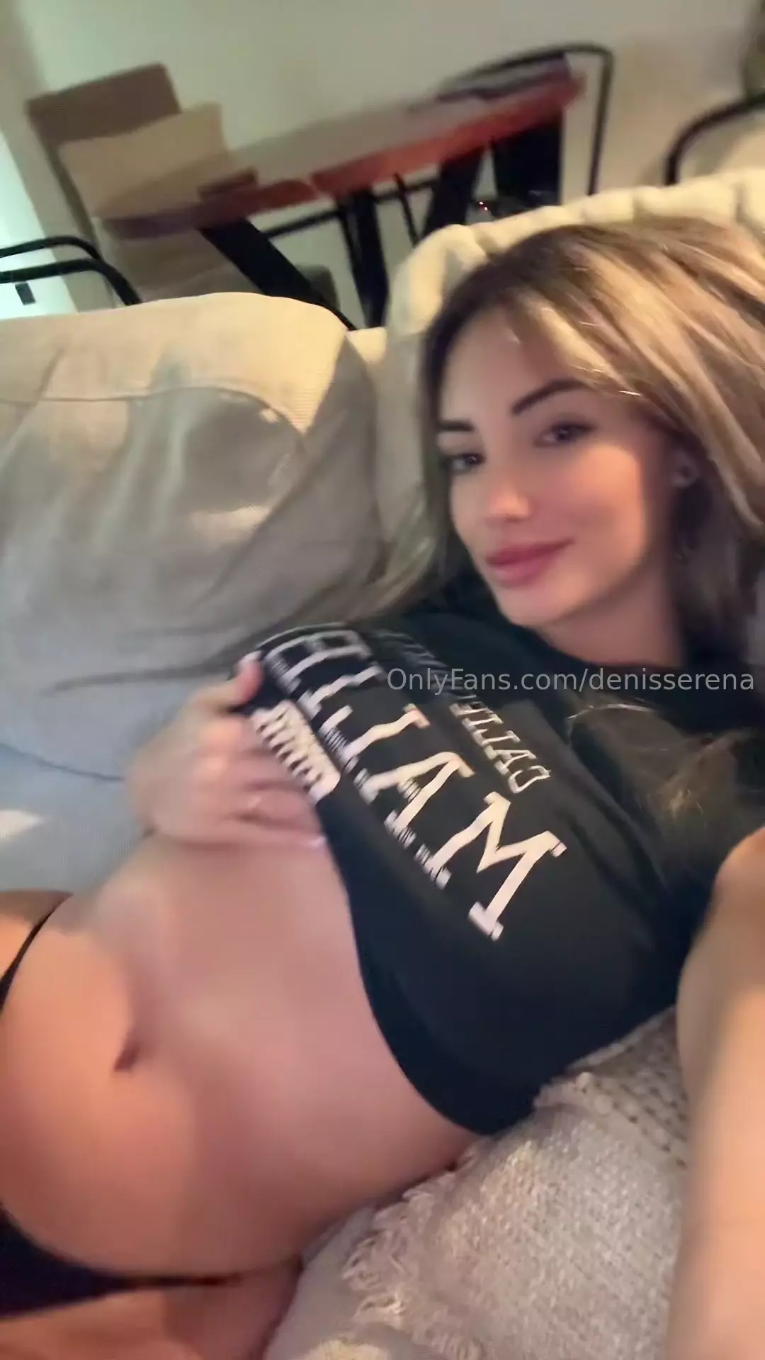 Denis Serena thrown on the bed, releasing his tongue and making charm