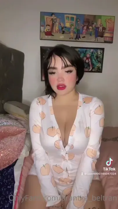 Arantxa Beltran, a delicious brunette, showing her curves