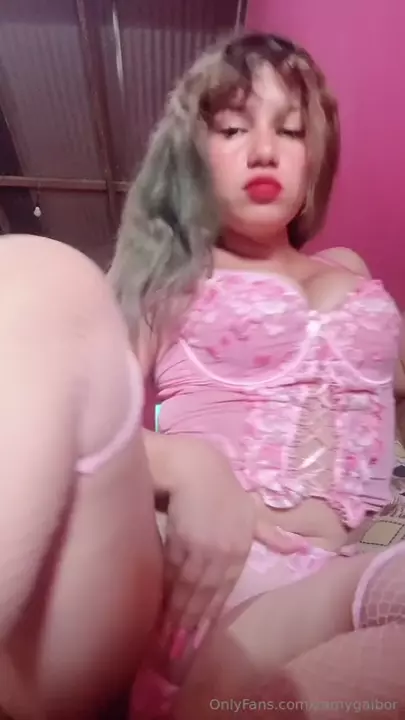 Zamy Gaibor XXX displaying the envy body